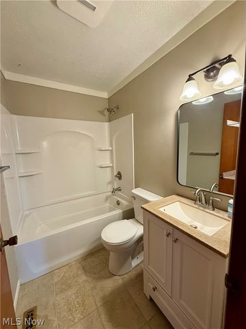 1127 Schell Avenue NW, New Philadelphia, OH 44663