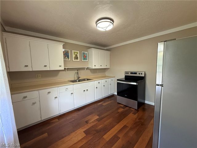 1127 Schell Avenue NW, New Philadelphia, OH 44663