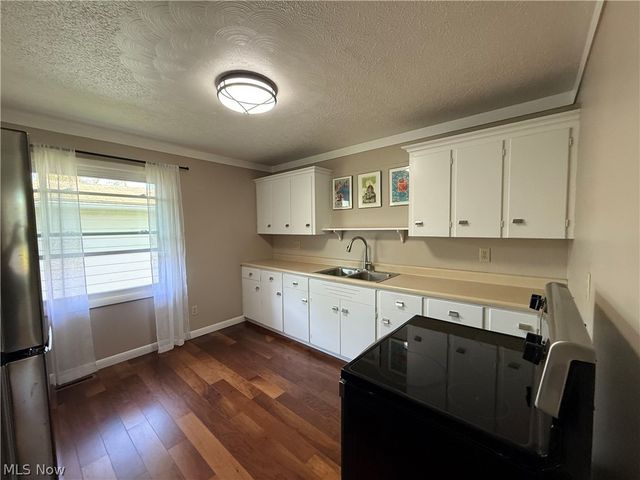 1127 Schell Avenue NW, New Philadelphia, OH 44663