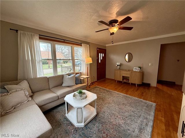 1127 Schell Avenue NW, New Philadelphia, OH 44663
