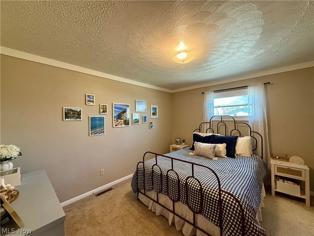1127 Schell Avenue NW, New Philadelphia, OH 44663