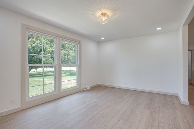 1707 Hillsboro Rd, Franklin, TN 37069