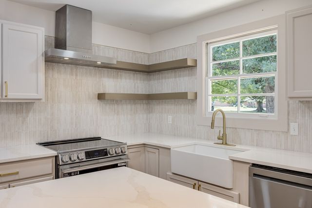 1707 Hillsboro Rd, Franklin, TN 37069