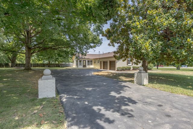 1707 Hillsboro Rd, Franklin, TN 37069