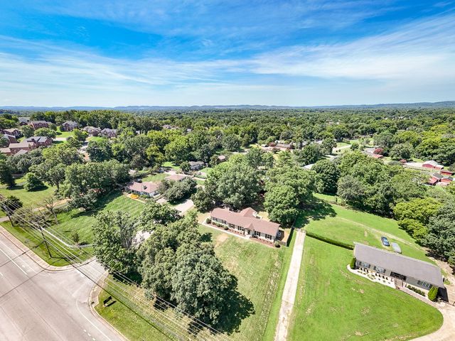 1707 Hillsboro Rd, Franklin, TN 37069
