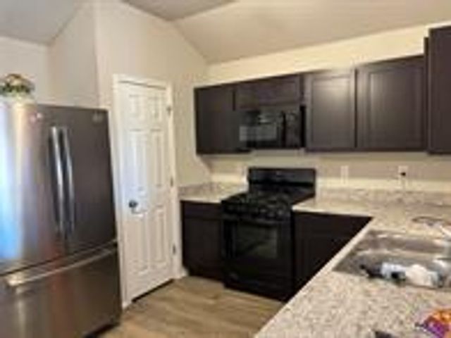 10009 Copperhead Road, Yukon, OK 73099