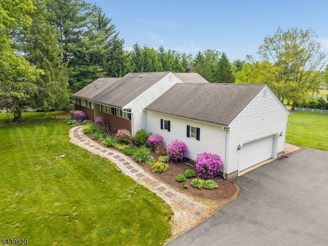 7 Sunshine Dr, Alexandria Twp., NJ 08867