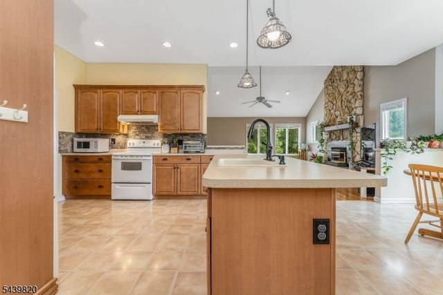 7 Sunshine Dr, Alexandria Twp., NJ 08867