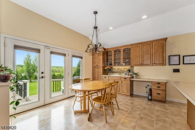 7 Sunshine Dr, Alexandria Twp., NJ 08867