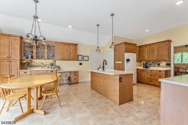 7 Sunshine Dr, Alexandria Twp., NJ 08867