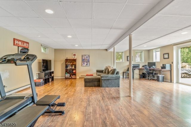 7 Sunshine Dr, Alexandria Twp., NJ 08867