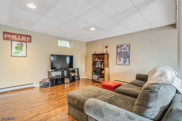 7 Sunshine Dr, Alexandria Twp., NJ 08867