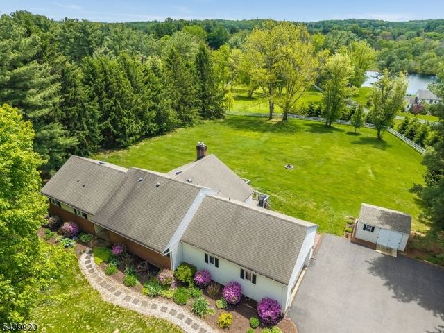 7 Sunshine Dr, Alexandria Twp., NJ 08867