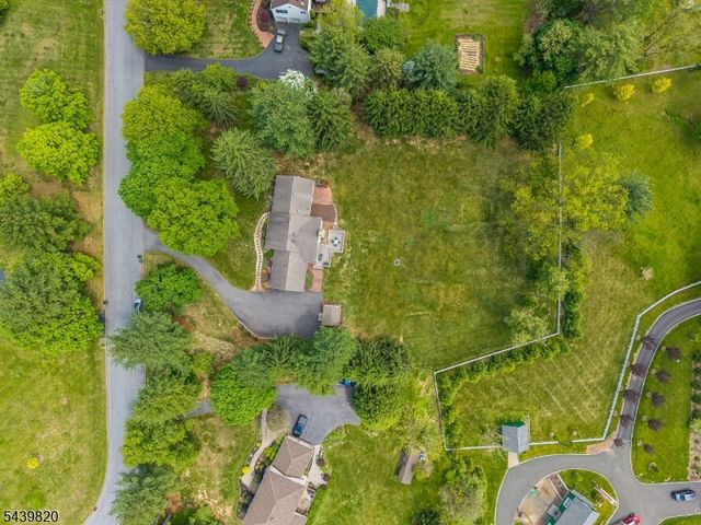 7 Sunshine Dr, Alexandria Twp., NJ 08867