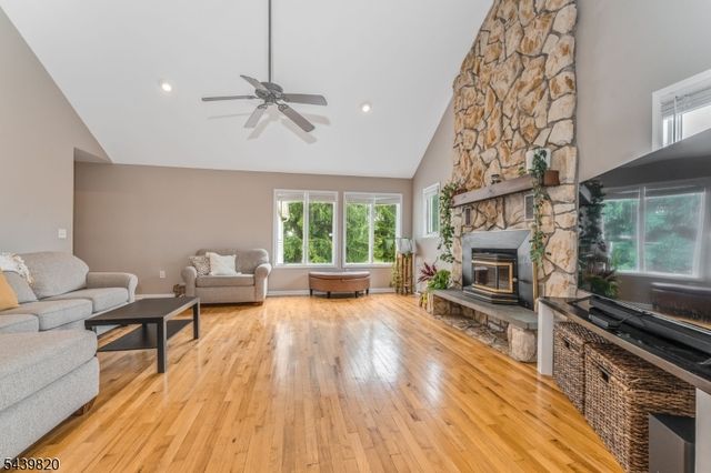 7 Sunshine Dr, Alexandria Twp., NJ 08867