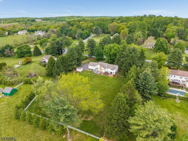 7 Sunshine Dr, Alexandria Twp., NJ 08867