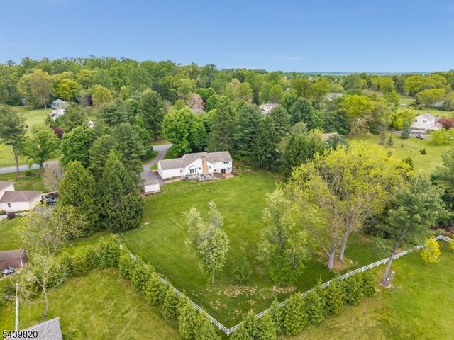 7 Sunshine Dr, Alexandria Twp., NJ 08867