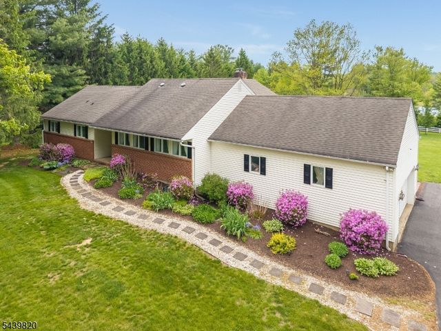 7 Sunshine Dr, Alexandria Twp., NJ 08867