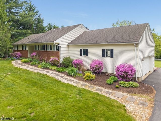 7 Sunshine Dr, Alexandria Twp., NJ 08867