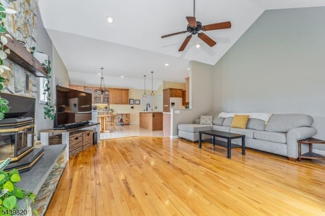 7 Sunshine Dr, Alexandria Twp., NJ 08867