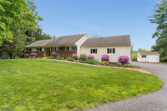 7 Sunshine Dr, Alexandria Twp., NJ 08867