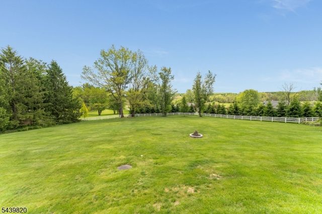 7 Sunshine Dr, Alexandria Twp., NJ 08867