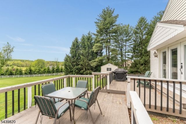 7 Sunshine Dr, Alexandria Twp., NJ 08867