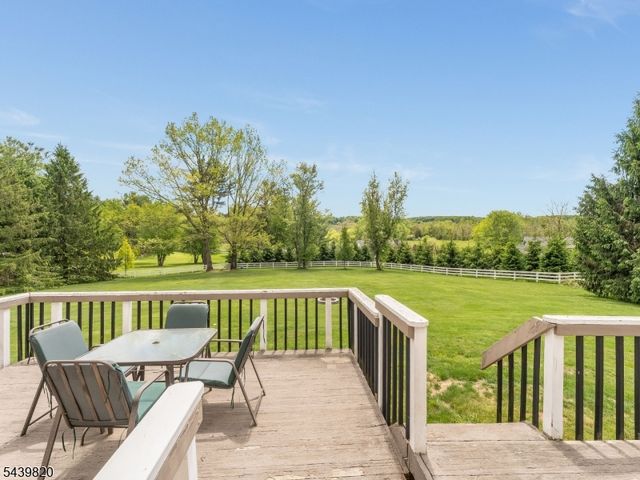 7 Sunshine Dr, Alexandria Twp., NJ 08867