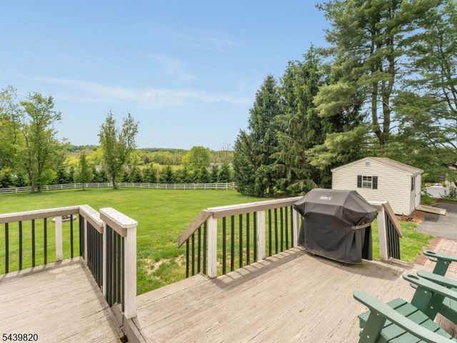 7 Sunshine Dr, Alexandria Twp., NJ 08867