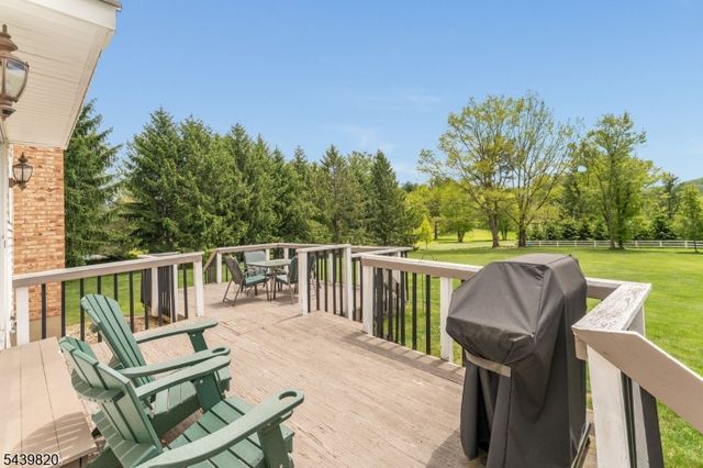 7 Sunshine Dr, Alexandria Twp., NJ 08867