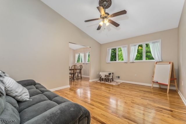 7 Sunshine Dr, Alexandria Twp., NJ 08867