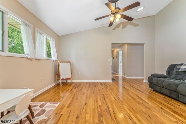 7 Sunshine Dr, Alexandria Twp., NJ 08867