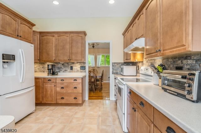 7 Sunshine Dr, Alexandria Twp., NJ 08867