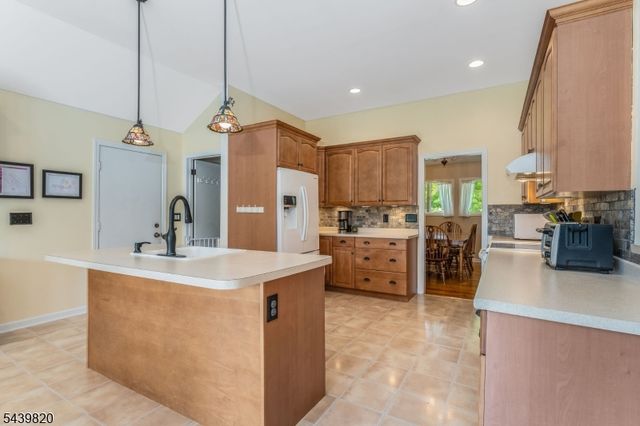 7 Sunshine Dr, Alexandria Twp., NJ 08867