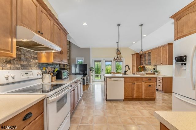 7 Sunshine Dr, Alexandria Twp., NJ 08867