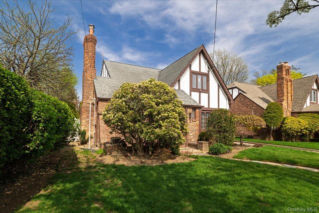 40 Horton Street, Malverne, NY 11565