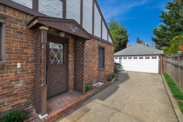 40 Horton Street, Malverne, NY 11565