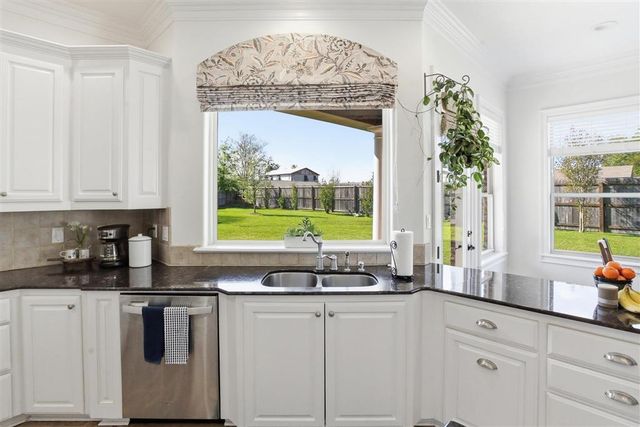 936 Chartres Drive, Lake Charles, LA 70605