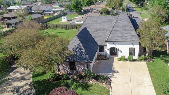 936 Chartres Drive, Lake Charles, LA 70605