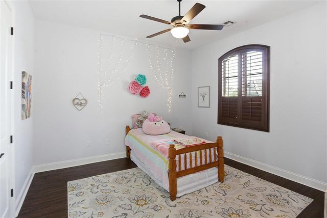 936 Chartres Drive, Lake Charles, LA 70605