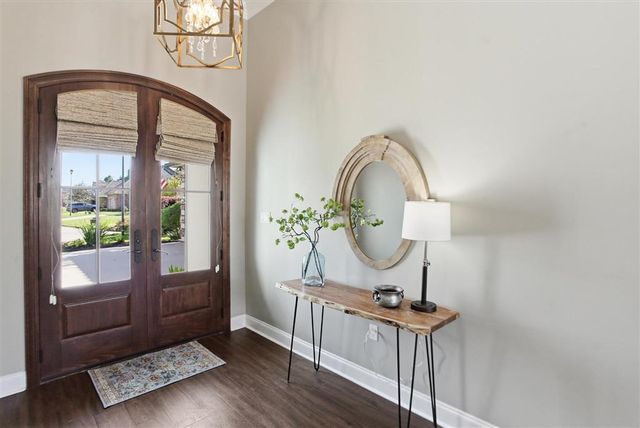 936 Chartres Drive, Lake Charles, LA 70605