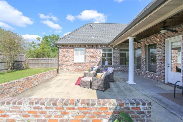 936 Chartres Drive, Lake Charles, LA 70605