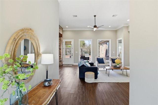 936 Chartres Drive, Lake Charles, LA 70605