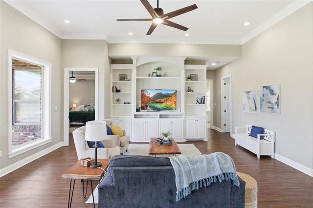 936 Chartres Drive, Lake Charles, LA 70605