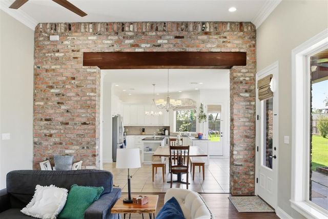 936 Chartres Drive, Lake Charles, LA 70605