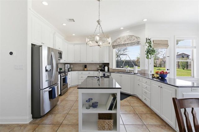 936 Chartres Drive, Lake Charles, LA 70605