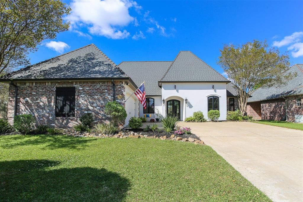 936 Chartres Drive, Lake Charles, LA 70605