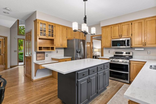 14841 Langdon Place, Eden Prairie, MN 55347