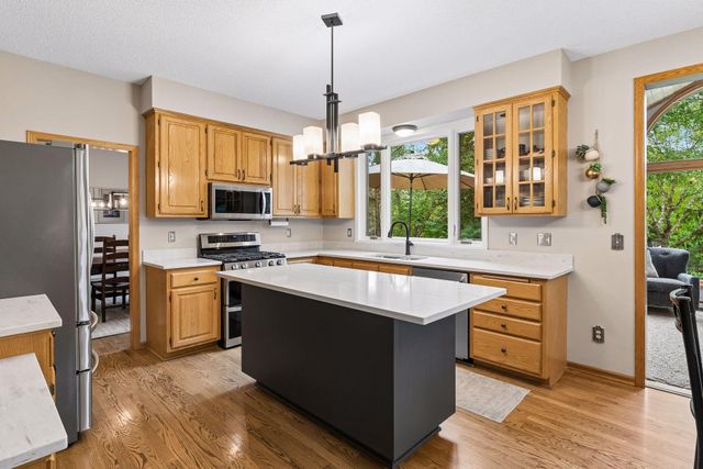 14841 Langdon Place, Eden Prairie, MN 55347