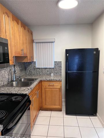 2750 W 76th St 208, Hialeah, FL 33016